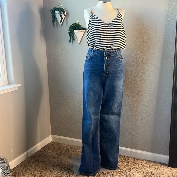 🆕 listing! Old Navy extra high rise flare button fly - Picture 1 of 7